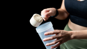 Saiba quem deve evitar o whey protein e como substituí-lo