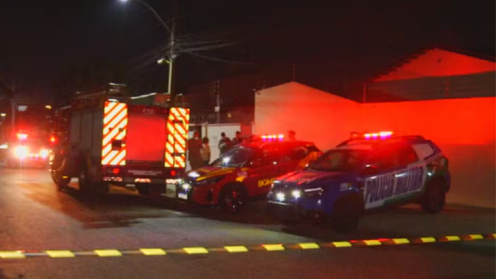 Polícia Militar e bombeiros atendem ocorrência de incêndio em Aparecida de Goiânia — Foto: Reprodução/TV Anhanguera