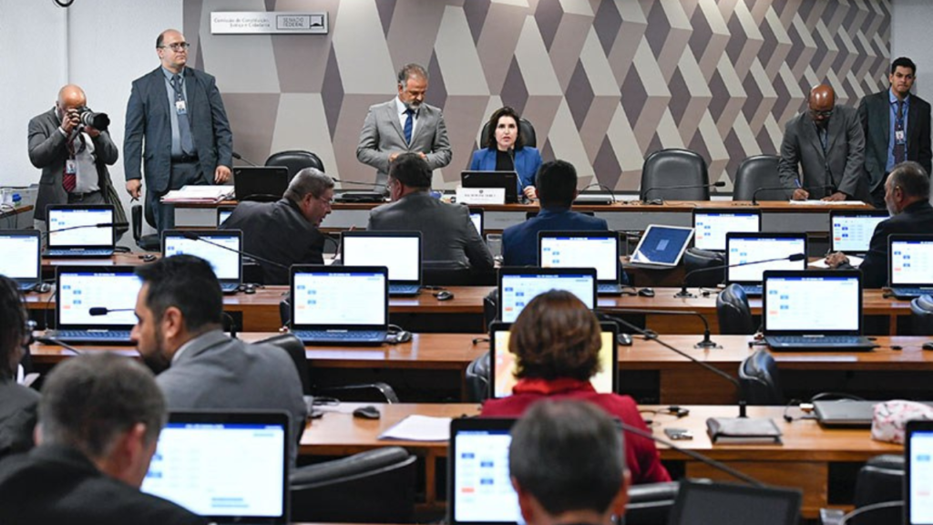 CCJ do Senado aprova porte de armas para agentes da Funai, Ibama e ICMBio