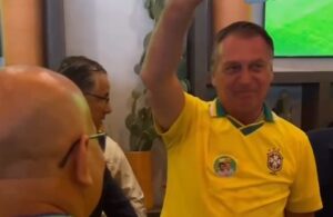 Bolsonaro almoça em restaurante de Goiânia com Fred e Alcides