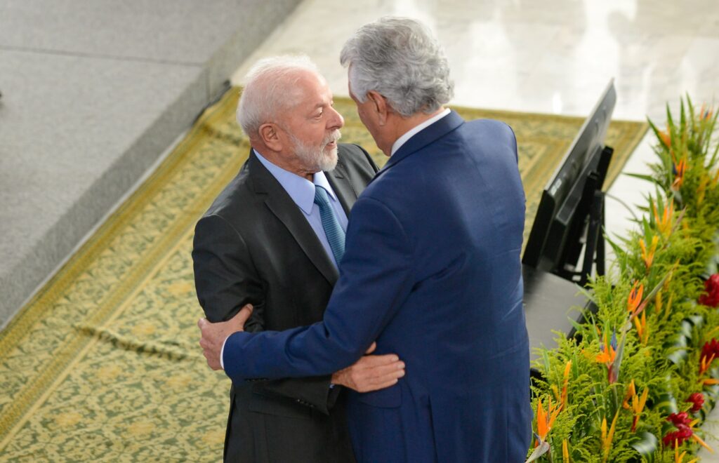 Lula ironiza Caiado em reunião;