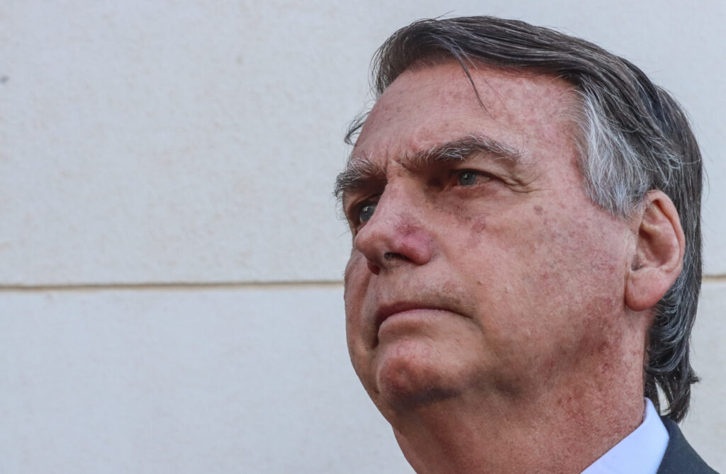 Bolsonaro é alvo de operação da PF