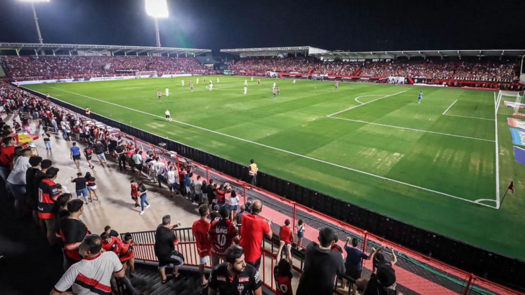 O Atlético, mesmo perdendo para o Palmeiras e estando rebaixado, registrou a maior renda do ano no Antônio Accioly