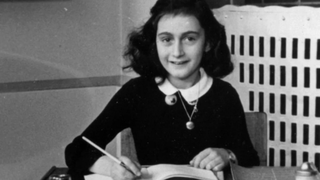 Manifestação nazista interrompe peça sobre Anne Frank