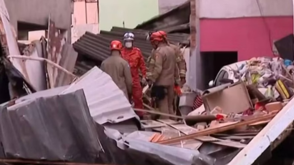 Rompimento de adutora derruba casa deixa uma idosa morta