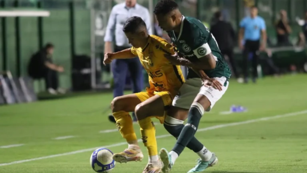 No primeiro turno, o Goiás levou a melhor, com um placar magro de 1×0