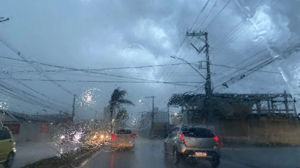 Goiás com chuvas intensas e ventos