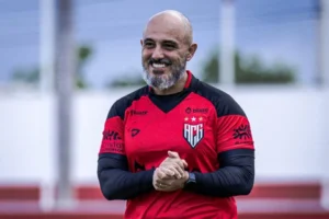 Rafael Guanaes é apresentado como novo técnico do Atlético Goianiense