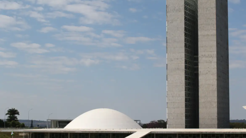 Senado envia petição a Dino pedindo liberação das emendas