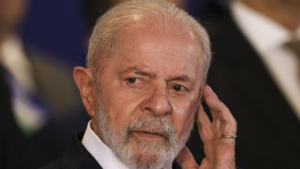 Lula segue estável na UTI após cirurgia