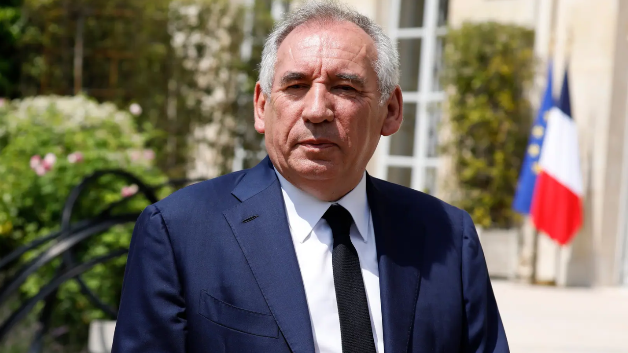 Macron Nomeia François Bayrou Como Novo Primeiro-ministro Da França - O ...