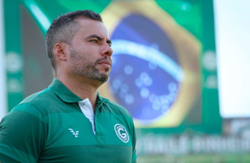 Jair Ventura é apresentado como novo técnico do Goiás Esporte Clube para 2025