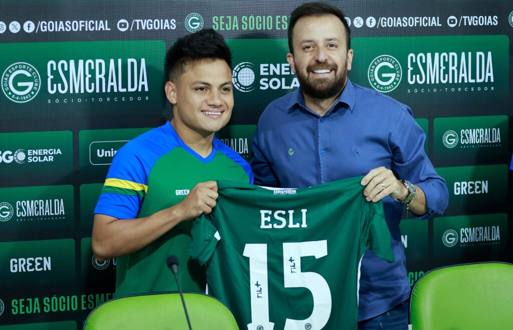 Esli mostrou o sonho de jogar no Brasil, e de construir seu nome de forma sólida no futebol brasileiro