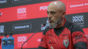 Guanaes sofre pressão e tem pouco tempo pra mostrar reação do Atlético-GO