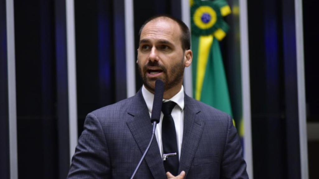 Eduardo diz que ida de Bolsonaro à posse de Trump não faz mal