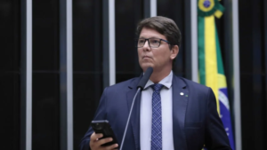 Deputado bolsonarista critica prêmio de Fernanda Torres