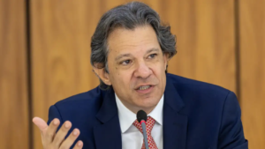 Haddad prevê “dias difíceis” após “alinhamento das big techs com a extrema-direita”