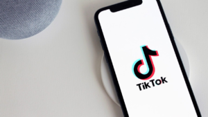 EUA mantém banimento do TikTok, salvo venda para americanos