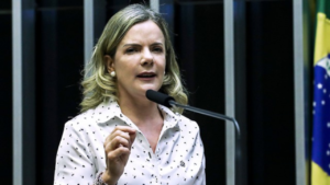 Gleisi Hoffmann tem apoio de movimentos sociais para integrar governo