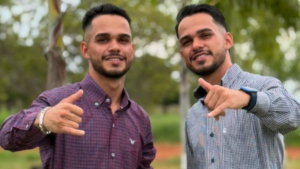 Os gêmeos João Gabriel e João Pedro, de Goiás, foram anunciados como participantes do grupo Pipoca do BBB25. Foto: Reprodução/ Redes Sociais