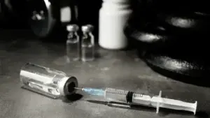 Riscos do uso sem prescrição médica de testosterona e anabolizantes para a saúde
