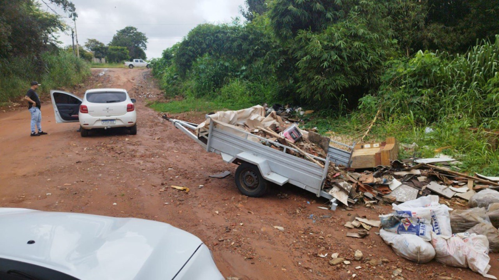 GCM de Aparecida flagra descarte irregular de entulho Foto: Divulgação