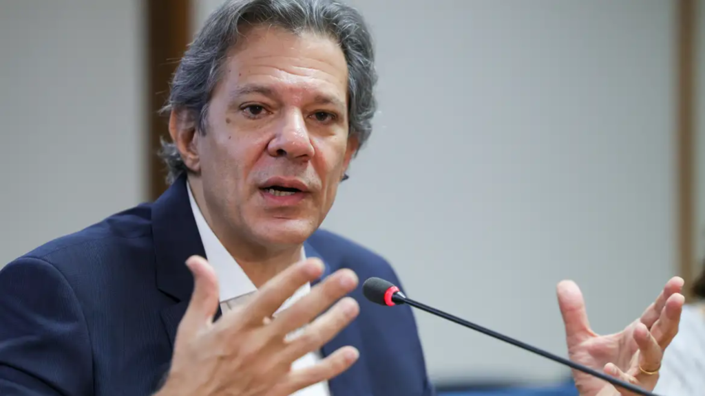 Haddad garante que políticas adotadas levarão dólar a “patamar adequado”