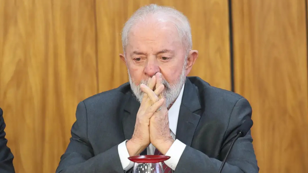 Popularidade de Lula cai a 24%, menor índice de todos seus mandatos