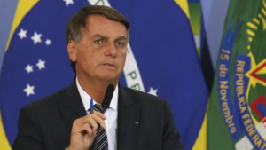 Bolsonaro diz “cagar para prisão”, em discurso após a denúncia da PGR