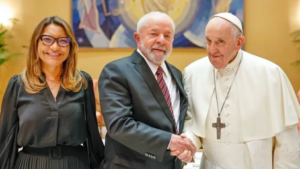 Lula e Janja dedicam missa no Alvorada ao Papa Francisco