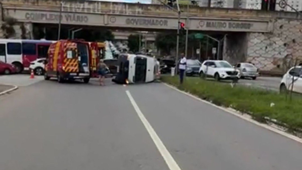 Idosa fica ferida após capotamento de carro em Goiânia Foto: Divulgação