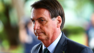 PT pede tornozeleira eletrônica e restrições a Bolsonaro para impedir possível fuga