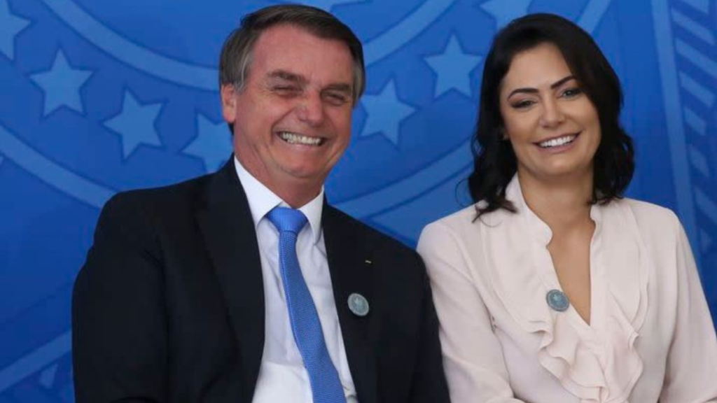 Michelle supera média de engajamento de Bolsonaro