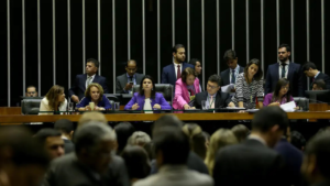 90% dos brasileiros apoiam maior participação de mulheres na política