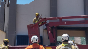 Teto de igreja desaba durante instalação de placas solares em Goiânia Foto: Divulgação