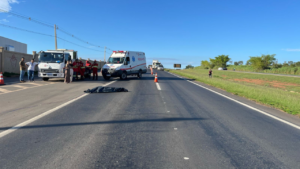 Idosa morre atropelada ao tentar atravessar a BR-153 em Hidrolândia Foto: Divulgação/ PRF