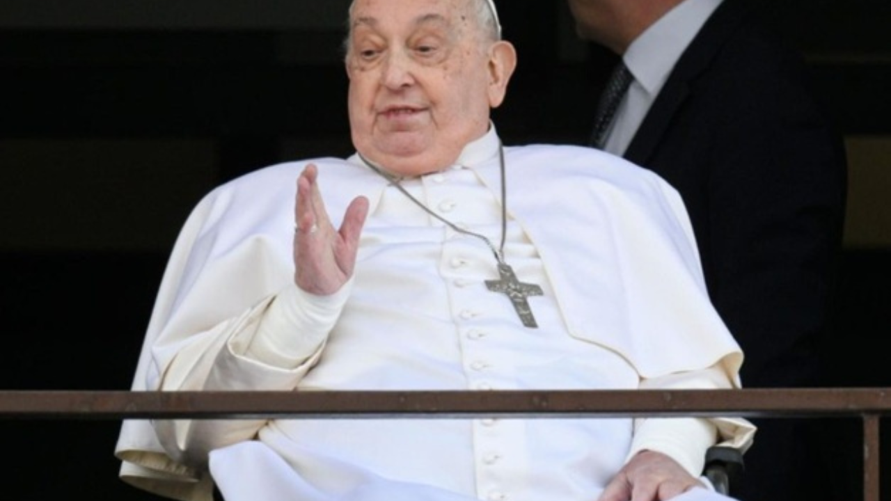 Papa Francisco faz primeira aparição pública após internação e recebe alta do hospital Foto:Reprodução/Vatican Media