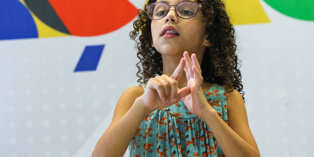 Dia Nacional da Educação para Surdos destaca conquistas e desafios da inclusão no Brasil