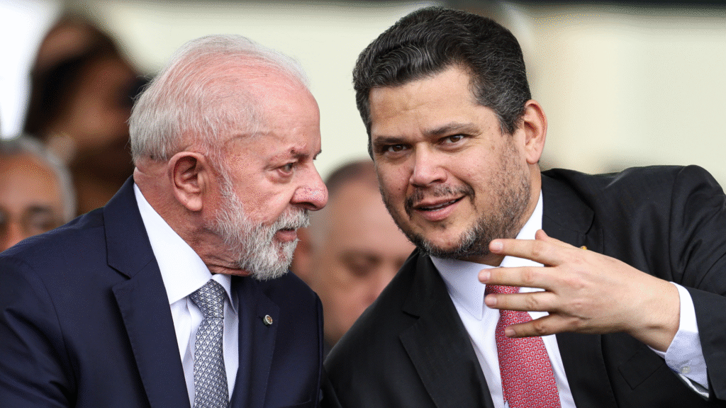 Alcolumbre exige espaço para seguir na base do Planalto