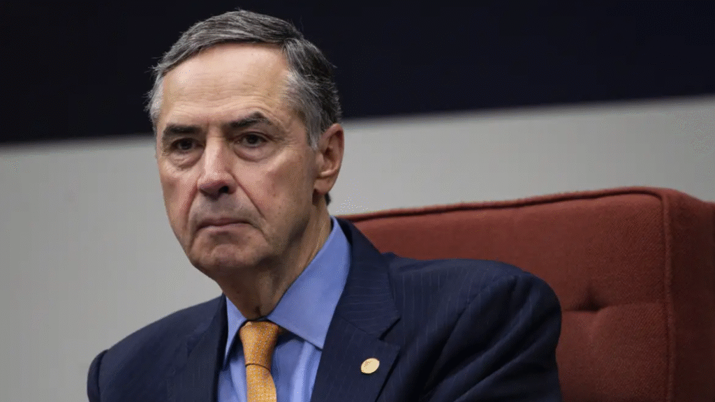 Barroso critica revista britânica e defende Moraes