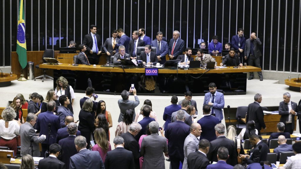 Centrão reduz apoio a Lula, pois vê governo enfraquecido em 2026, diz especialista