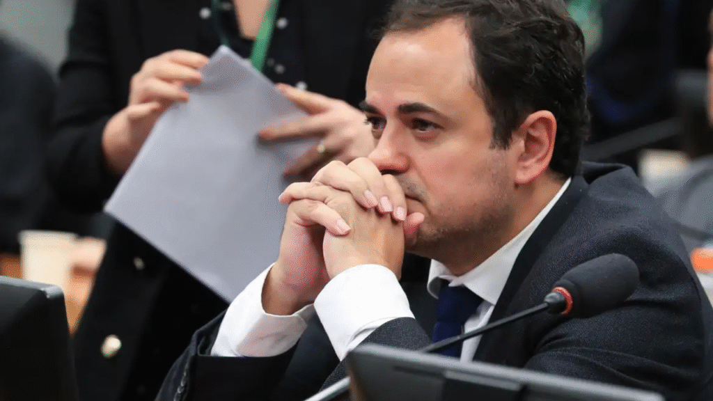 Glauber Braga encerra greve de fome após acordo com presidência da Câmara