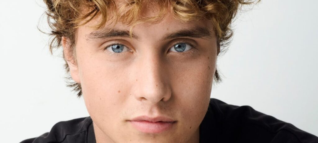 Jogos Vorazes: Amanhecer na Colheita terá Joseph Zada como Haymitch Abernathy