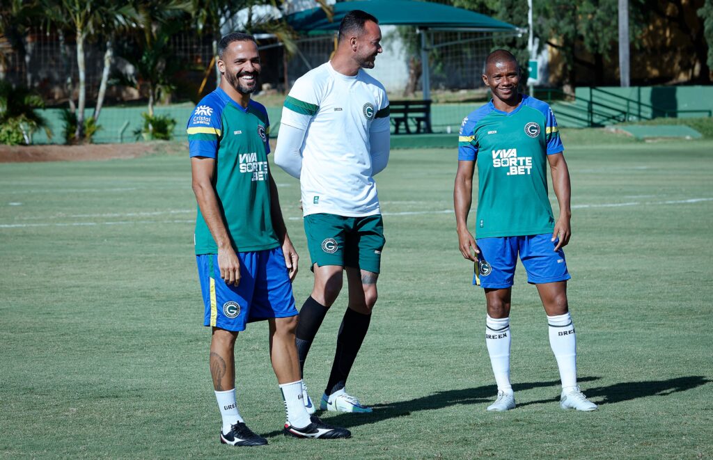 O Goiás enfrenta a Ferroviária em casa e pode abrir até sete pontos de vantagem do quinto colocado e se consolidar ainda mais na liderança