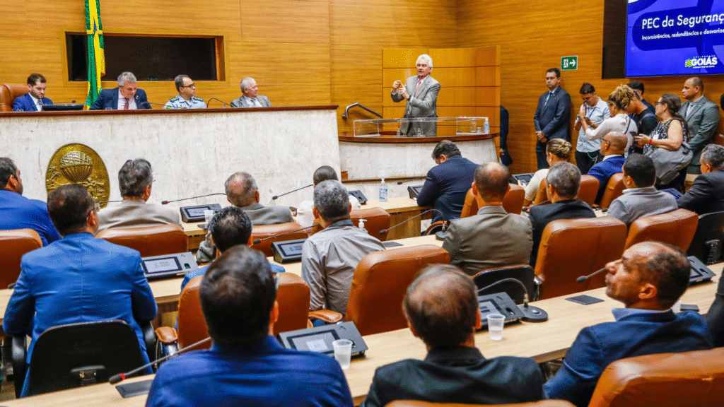 Caiado amplia agenda nacional e mira reduto lulista com críticas ao governo