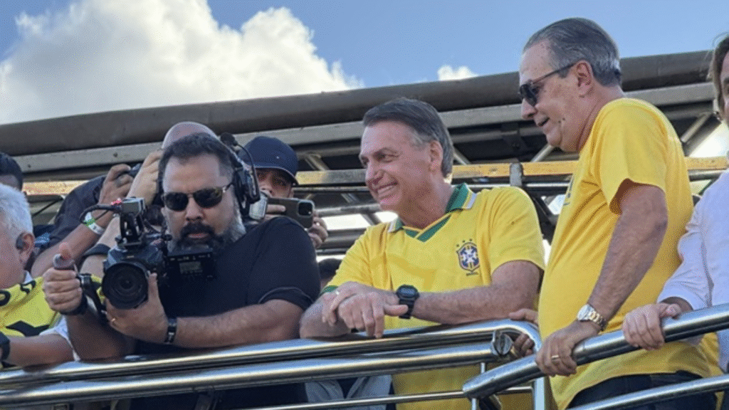 Em ato esvaziado no DF, Bolsonaro pressiona por anistia