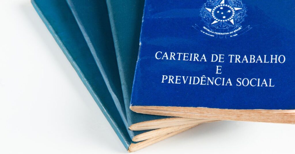 Com avanço da economia, número de jovens empregados cresce, mas informalidade e baixa remuneração ainda são obstáculos à inclusão produtiva