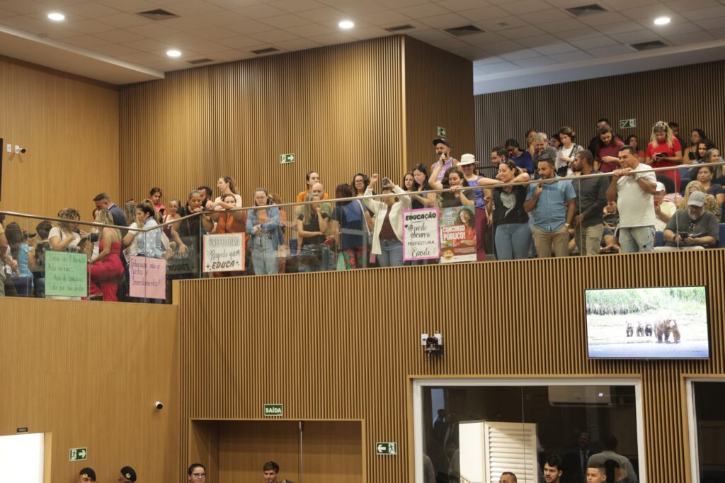 Representantes do Sintego cobram pagamento retroativo do piso salarial e criticam proposta da Prefeitura