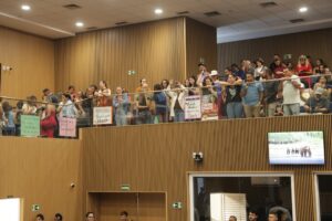 Representantes do Sintego cobram pagamento retroativo do piso salarial e criticam proposta da Prefeitura