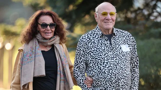 Bilionário revela bissexualidade após 24 anos casado 2 Bilionário